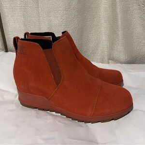 New Sorel Women’s boots, size 10